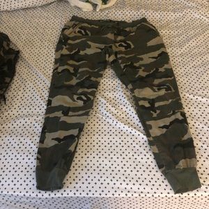 Cargo camo joggers
